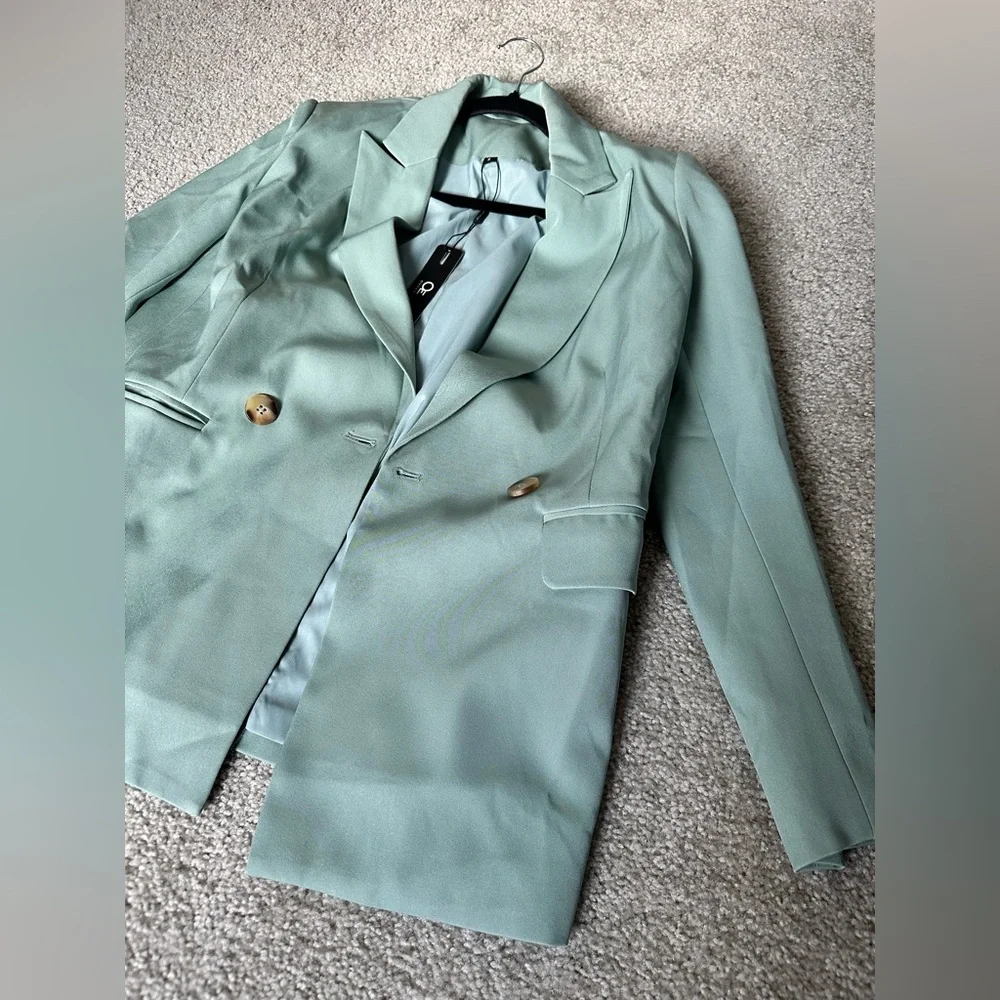 Blazer - Picture 2 of 2
